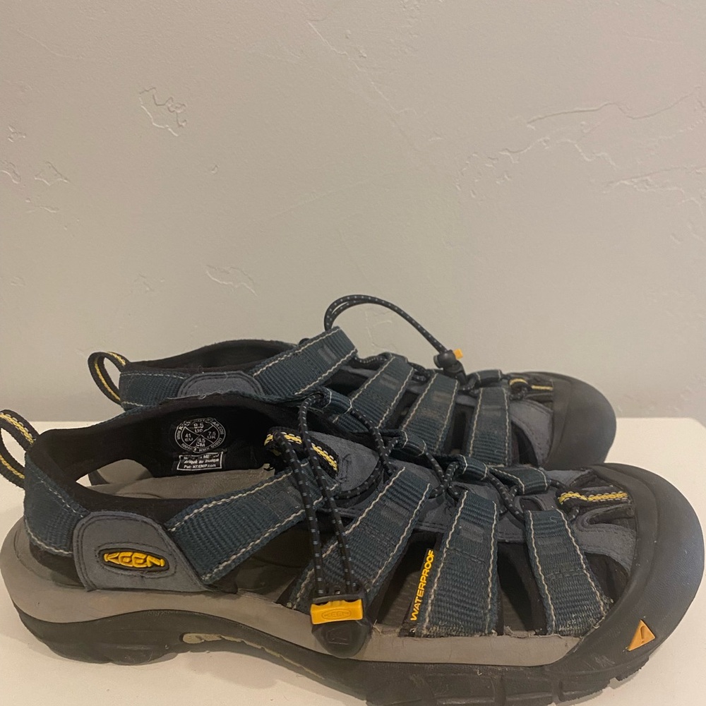 Keen outdoor sandals - 8.5